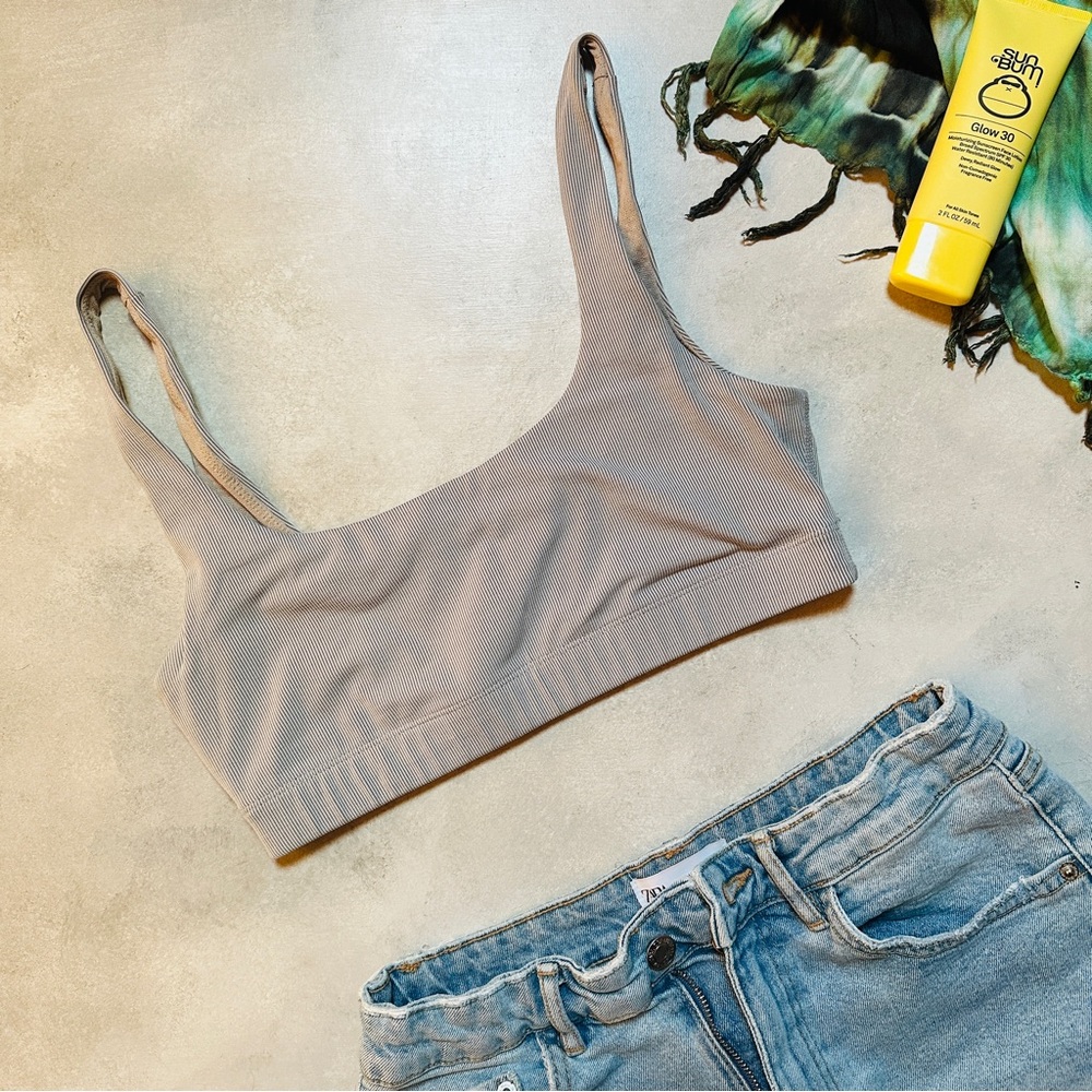 Vuori sports bra
